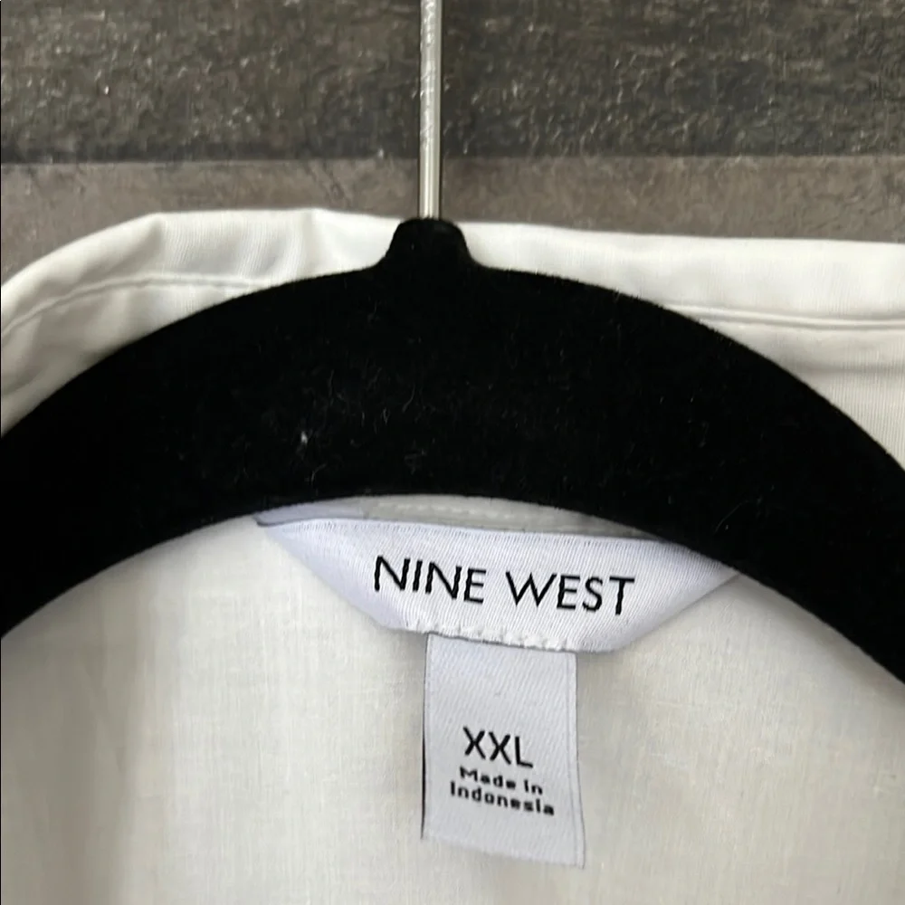 Nine West White Sleeveless‎ Top - Picture 2 of 3